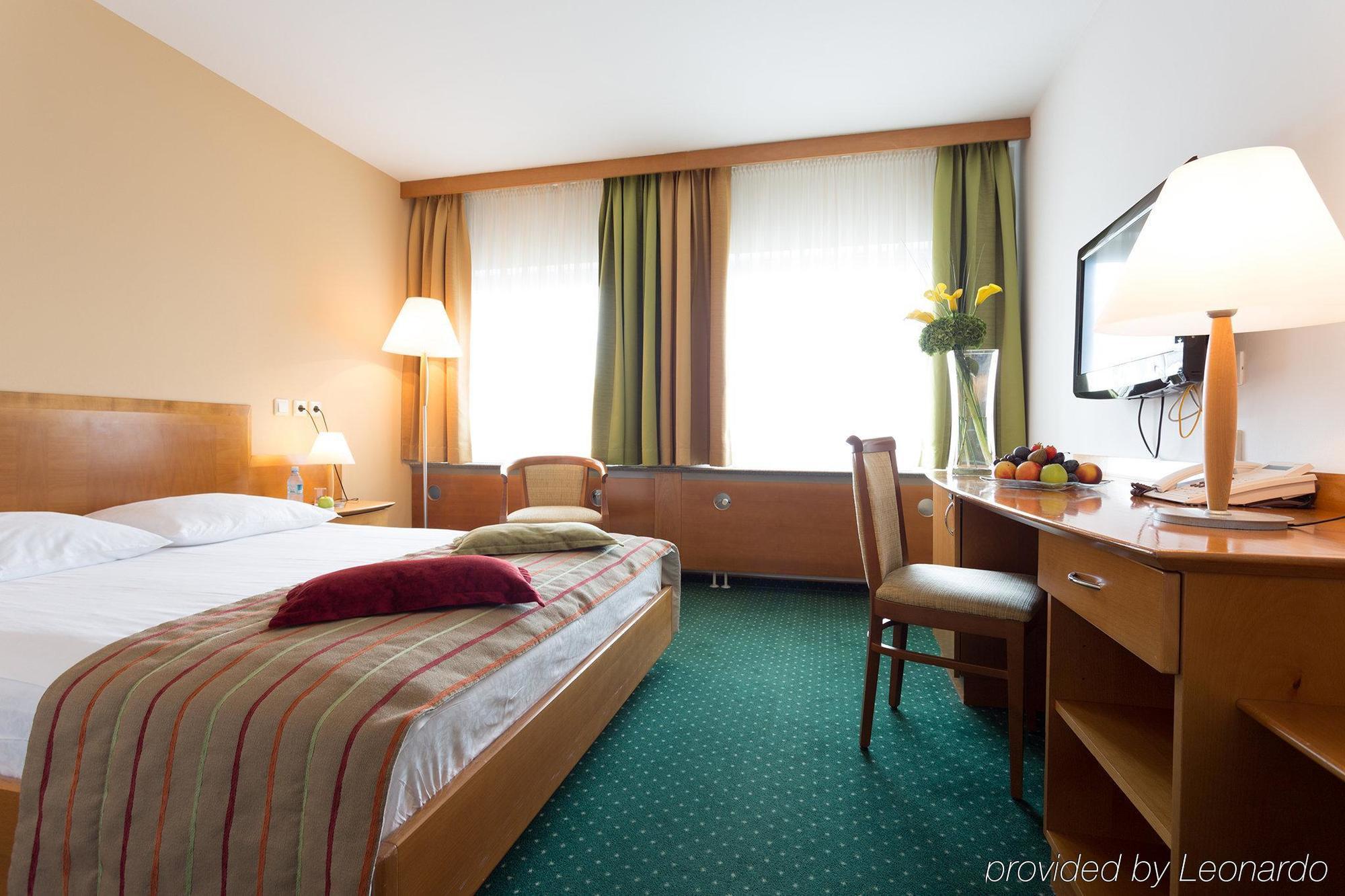 Отель Ibis Styles Ljubljana Centre Экстерьер фото